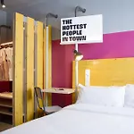 Room00 Hostel *