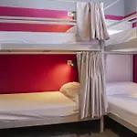 Hostel Room00