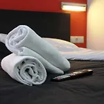 Hostel Room00 *