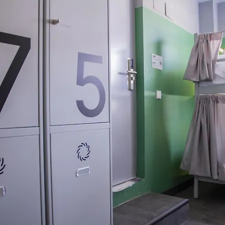 אכסניה Room00 *