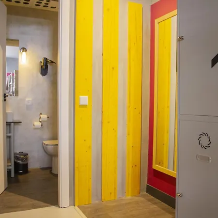 אכסניה Room00 *