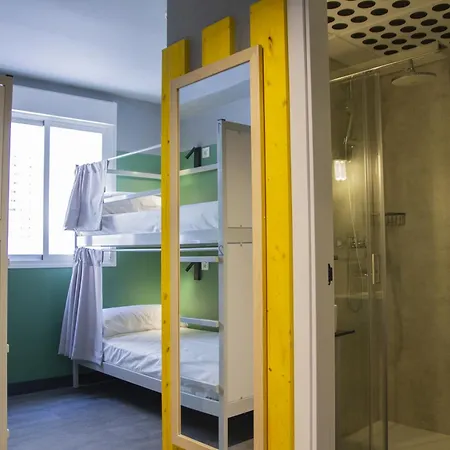 אכסניה Room00