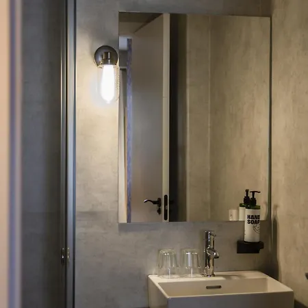 Room00 Ostello