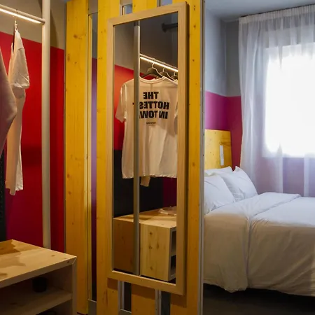 Room00 Ostello Valenza