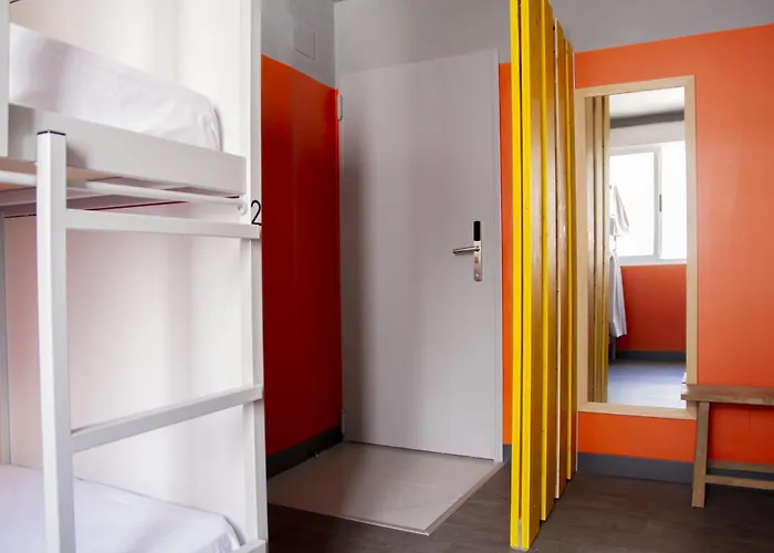 Room00 Hostel