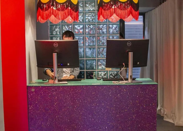 Hostel Room00