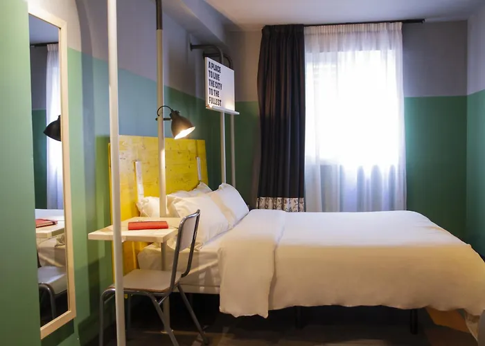 Hostel Room00 *